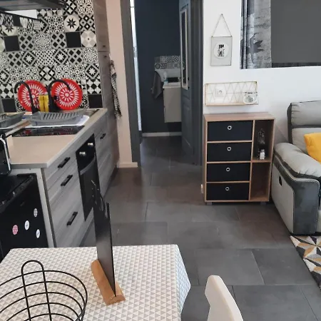 Petite Maison Plein De Charme *